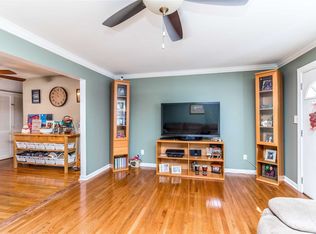 1624 Foxglove Rd, Merrick, NY 11566