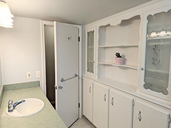 4th image of 8153 Kenwick Dr