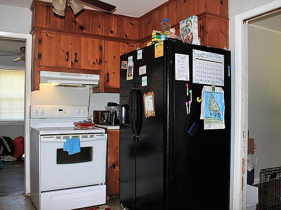 4th image of 813 Hillside Dr