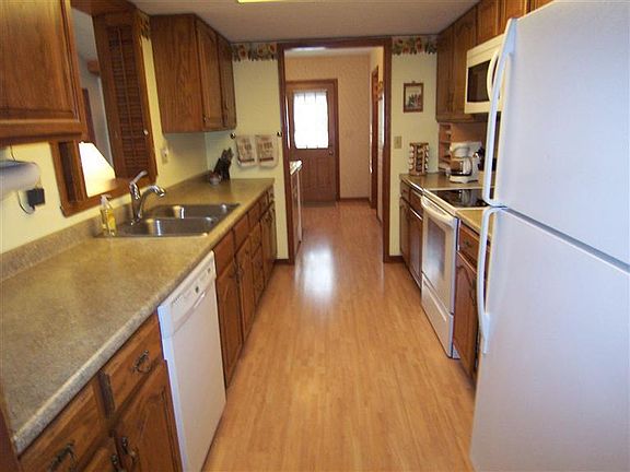 3rd image of 698 Essex Way