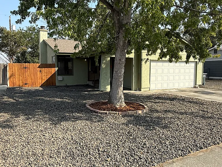 2703 W Texas St — Photo 1
