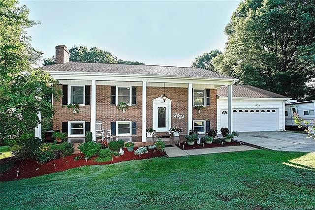1st image of 1005 Forestbrook Dr