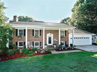 1005 Forestbrook Dr, Gastonia, NC 28056