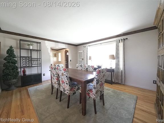 5th image of 27328 Lawrence Dr