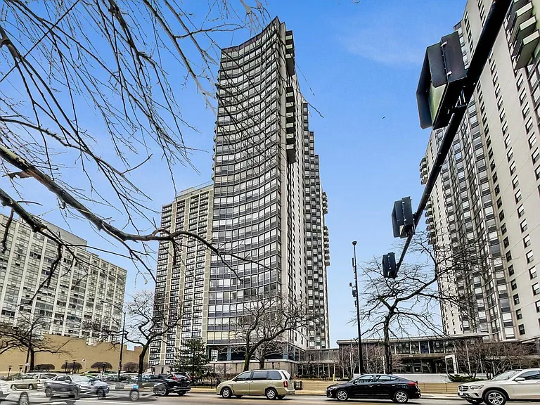 5701 N Sheridan Rd #4A — Photo 30