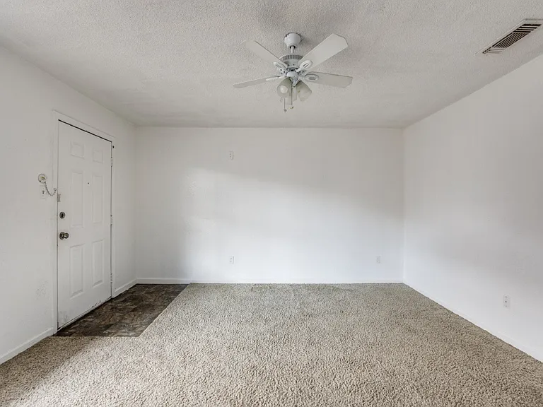 Lavender Apartments — Photo 9