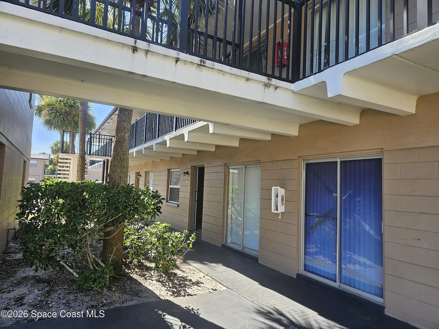 2 bed, 1.0 bath, 702 sqft, $1,150 — Photo 1