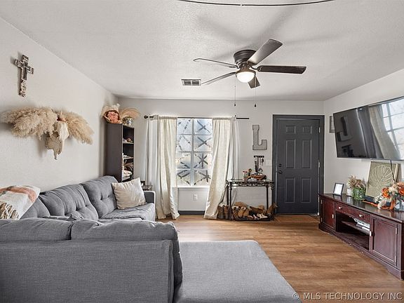 4th image of 44 10th St