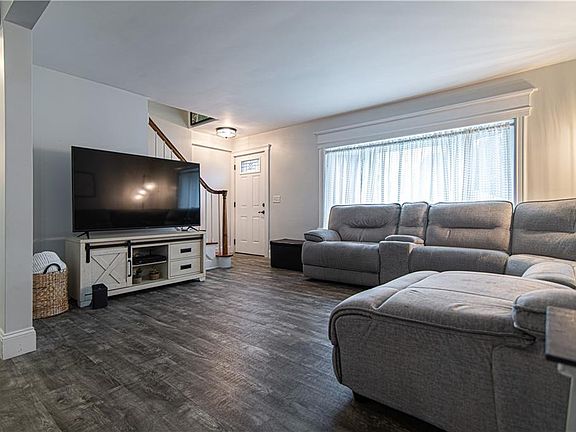 5th image of 109 Lyman Ave