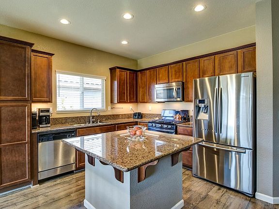4th image of 754 Albatross Dr