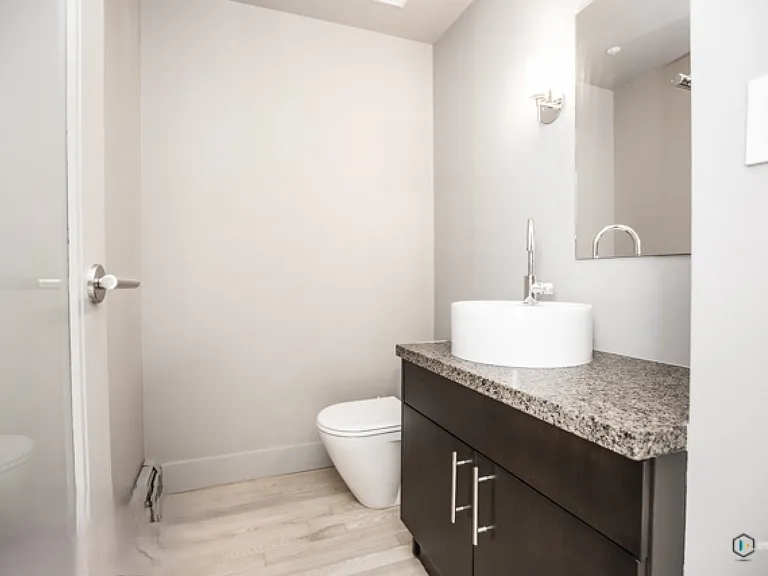 1111 Marinaside Cres #THN — Photo 9
