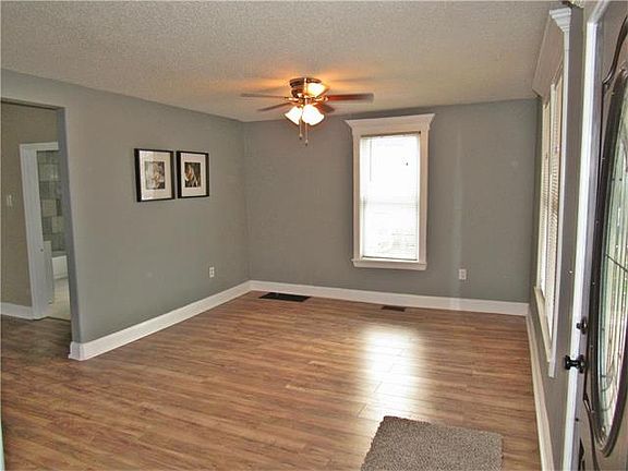 3rd image of 1117 Hasbrook Ave
