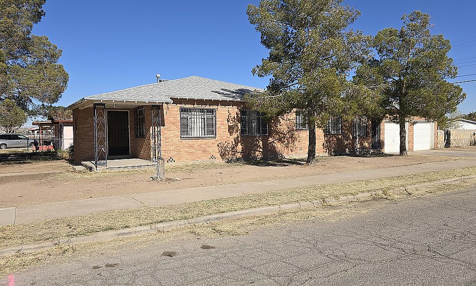1st image of 348 Barcelona Dr