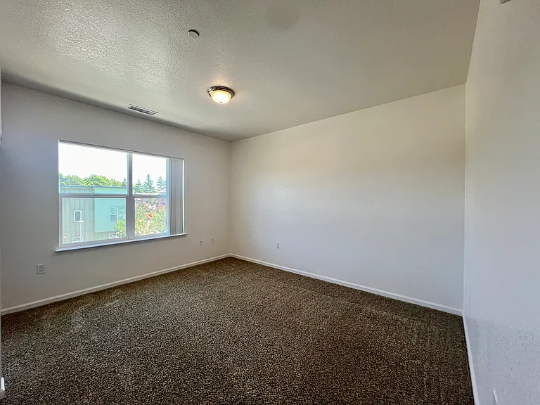 Esposti Park Apartments — Photo 18