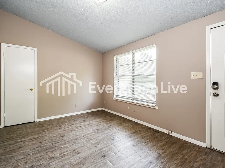 8256 Southaven Cir W — Photo 6