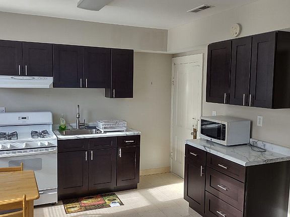 2nd image of 1400 N Greenview Ave APT 2F