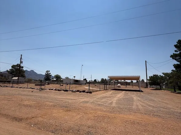 8982 Mission Ln, Las Cruces, NM 88012