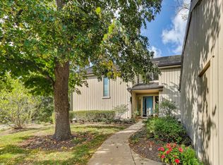 220 Thornhill Ln APT D, Lake Barrington, IL 60010