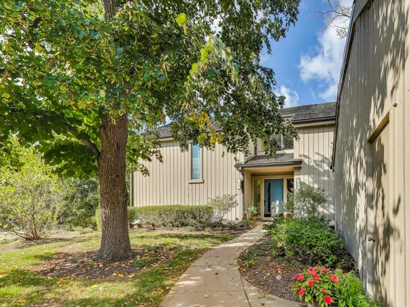 220 Thornhill Ln APT D, Lake Barrington, IL 60010