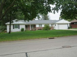 335 Midlothian Blvd, Waterloo, IA 50701
