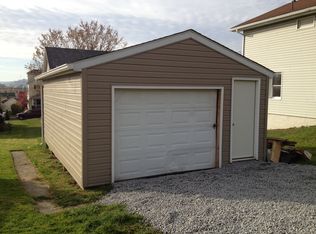 304 Orchard Ave, Ellwood City, PA 16117