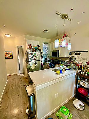 2nd image of 264 Linden St APT 2