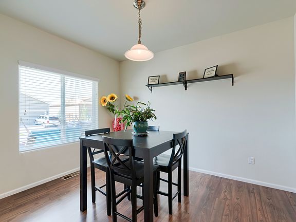 b Dining Room 1 (3).jpg