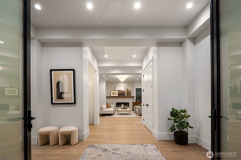 5th image of 2544 39th Avenue E