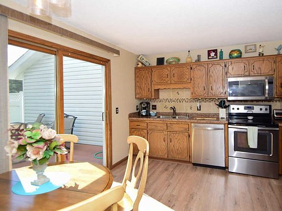 3rd image of 478 Pleasure Creek Dr