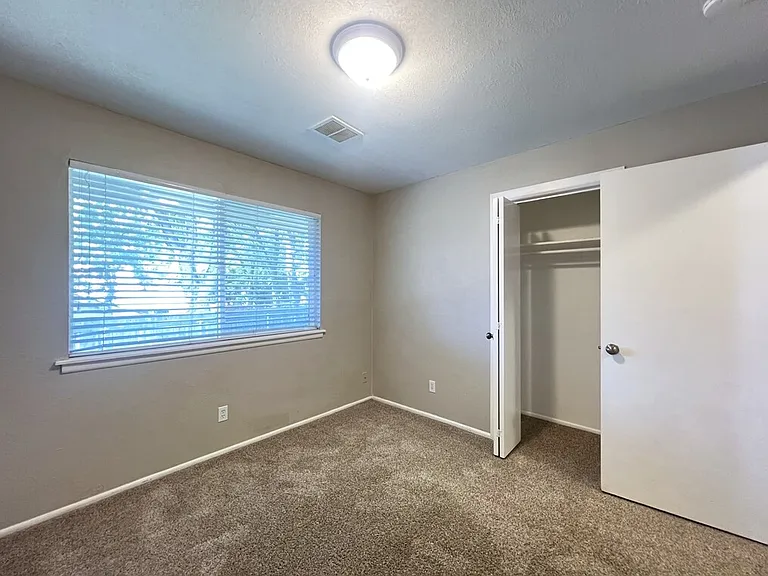 737 N Beachwood St — Photo 16