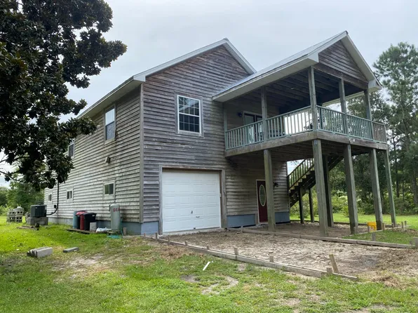 150 Lake Rd, Beaufort, NC 28516