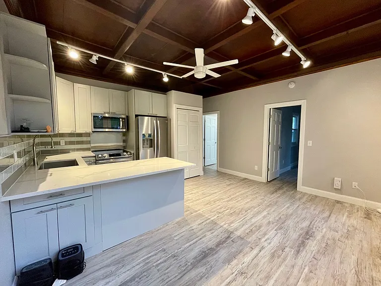 1 White Pl — Photo 7