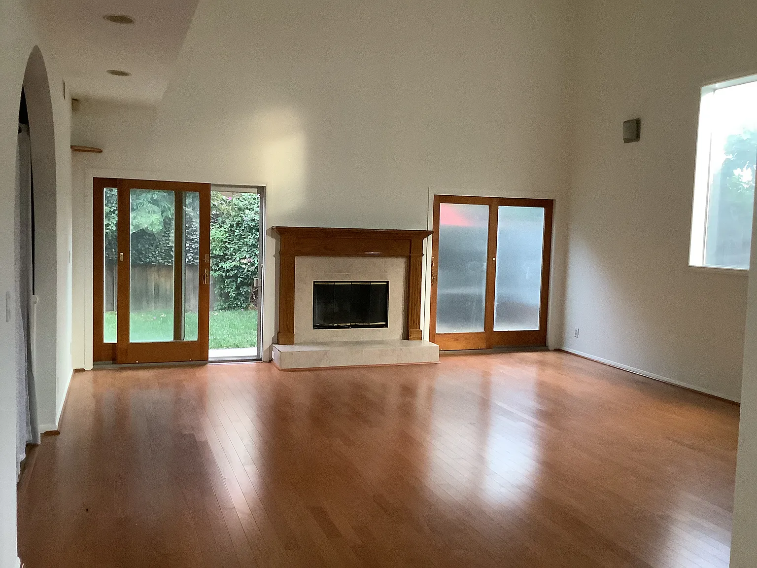 5 bed, 4.5 bath, 3773 sqft, $6,900 — Photo 4
