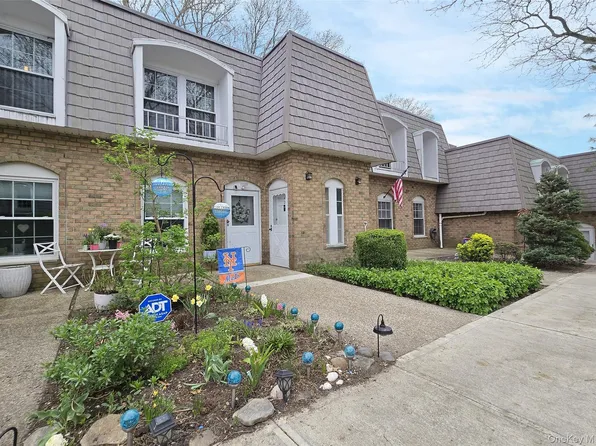 655 Middle Country Road #2-2E2, Coram, NY 11727