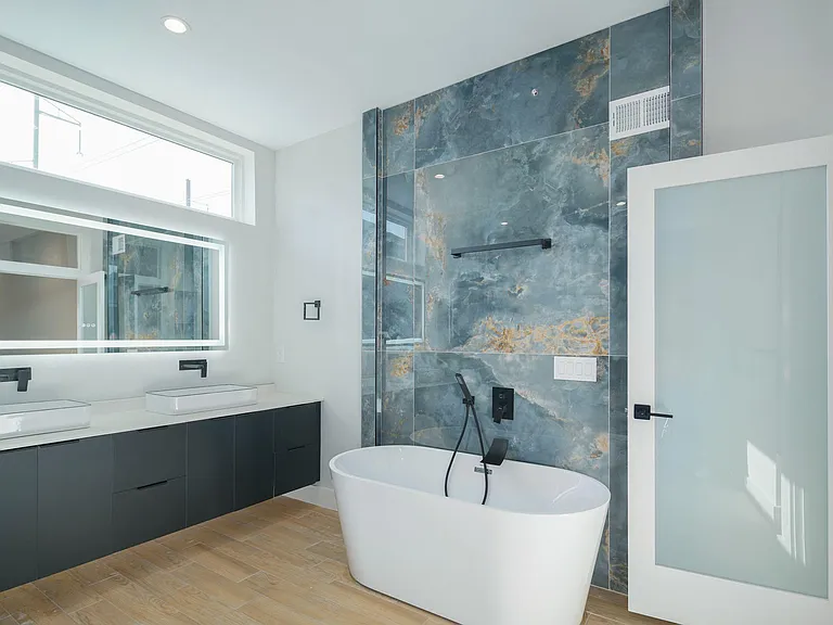2454 Dickinson St — Photo 14