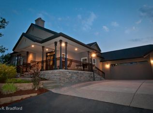 10050 Chateau Woods Dr, Redding, CA 96001