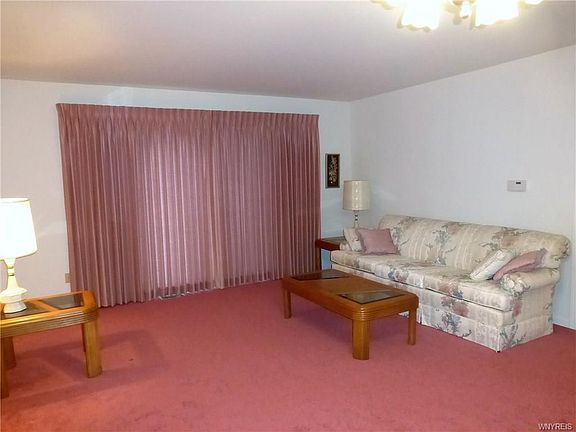 4th image of 28 Gardenville On The Grn