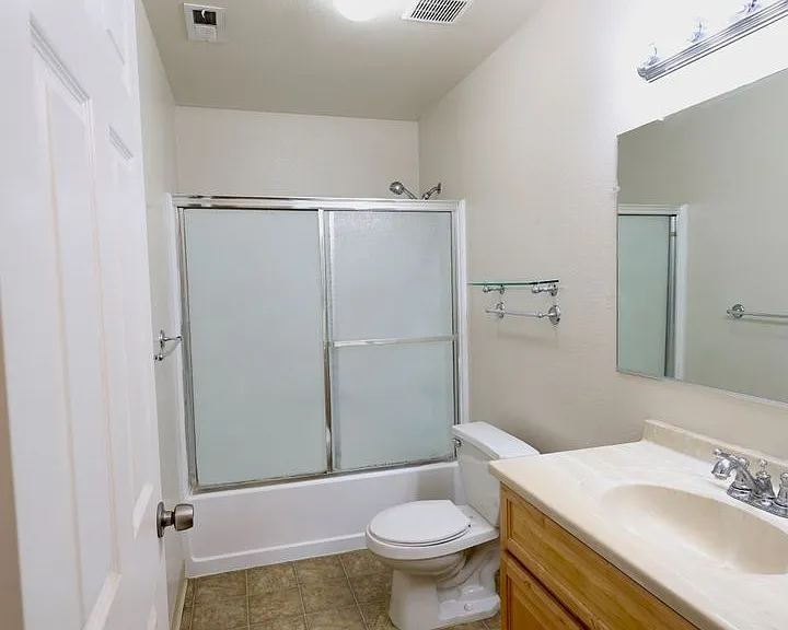 208 Grant Ave — Photo 11