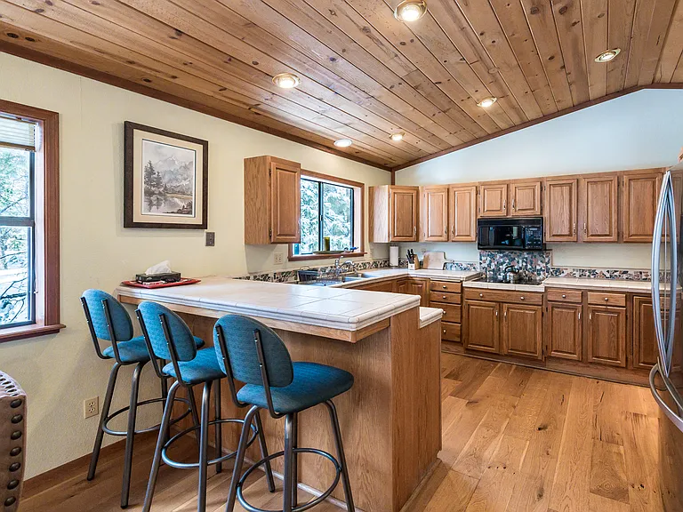 7995 Forest Glen Dr — Photo 5