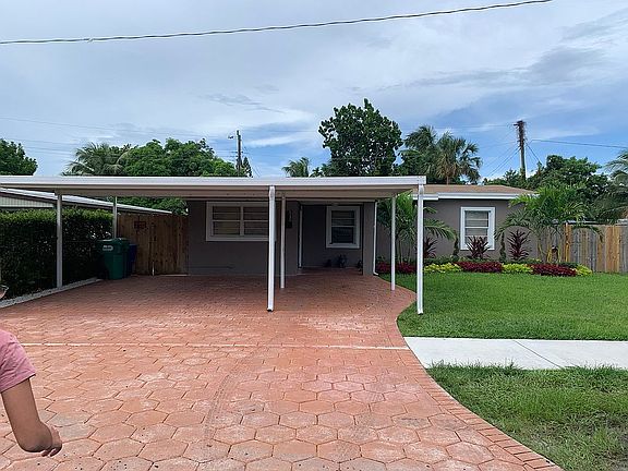 3rd image of 515 NW 179th St