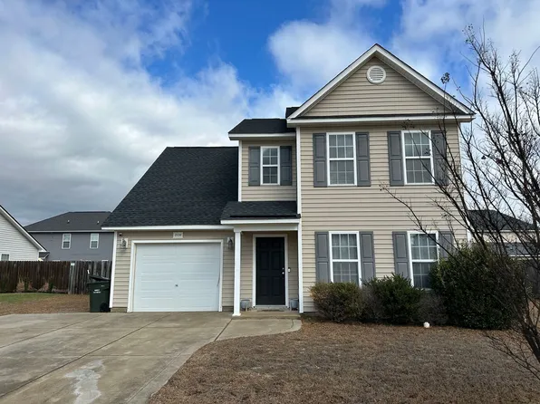 2120 Saint Nicholas Dr, Hope Mills, NC 28348