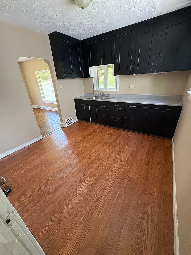 Section 8 Accepted, 3 Bedroom Single-Family Home — Photo 4