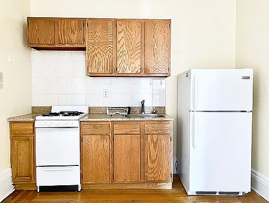 2nd image of 160 Claremont Ave APT 1J