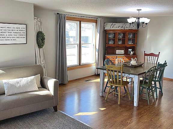 Formal dining/living room