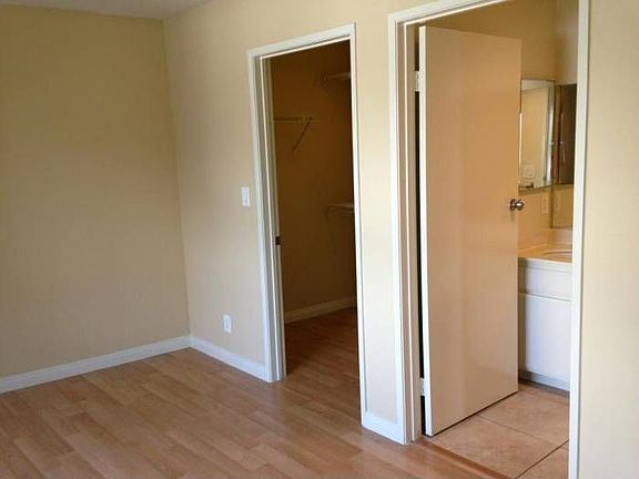 Masterbath/Walk in closet