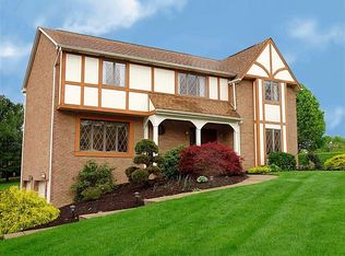 67 Windcrest Dr, Cecil, PA 15321