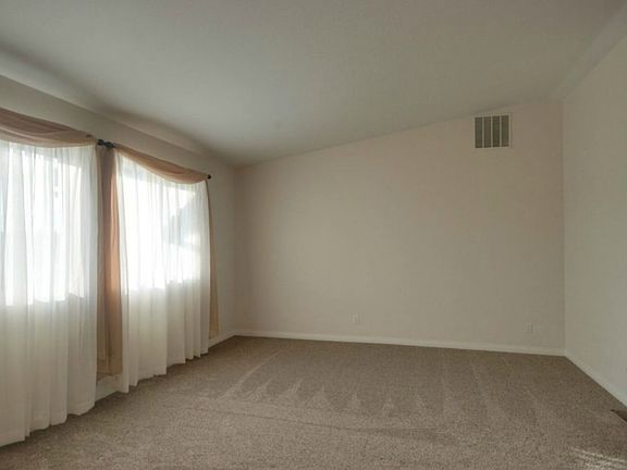 3rd image of 6757 Eagle Dr NE
