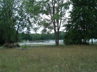 2429 W Northland Dr, Rothbury, MI 49452