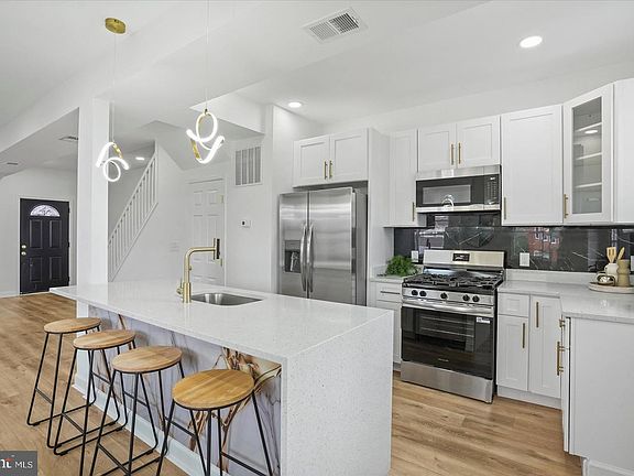 2nd image of 2500 Quantico Ave