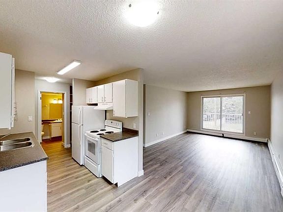 3rd image of 10028 105th Ave #13